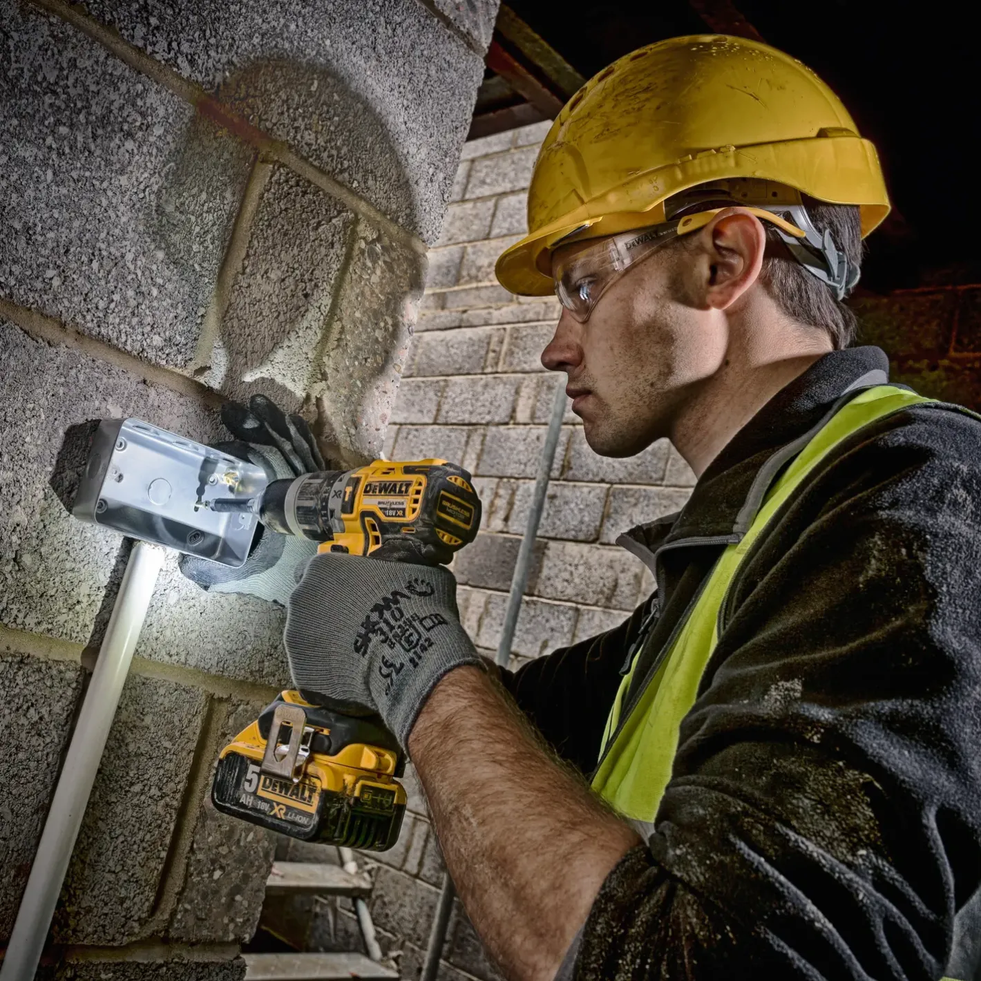DeWALT DCD796P2 18V XR slagbore/skruemaskine 2x5,0 Ah batteri og lader* Bore- Og Skruemaskiner