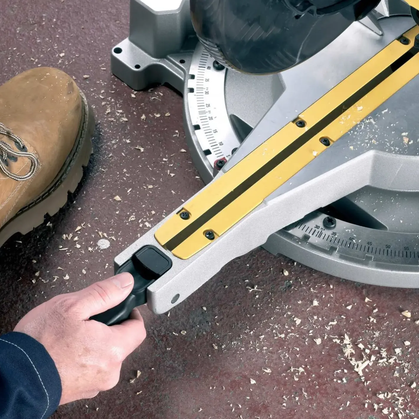 DeWALT DW712N kap-/geringssav 1650 W Ø216 mm m/udtræk* Kap-/Geringssave