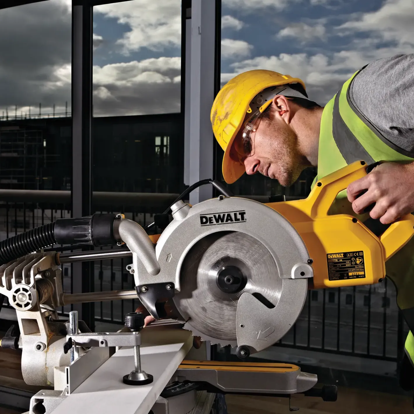 DeWALT DWS778 kap-/geringssav 1850 W Ø250 mm* Kap-/Geringssave
