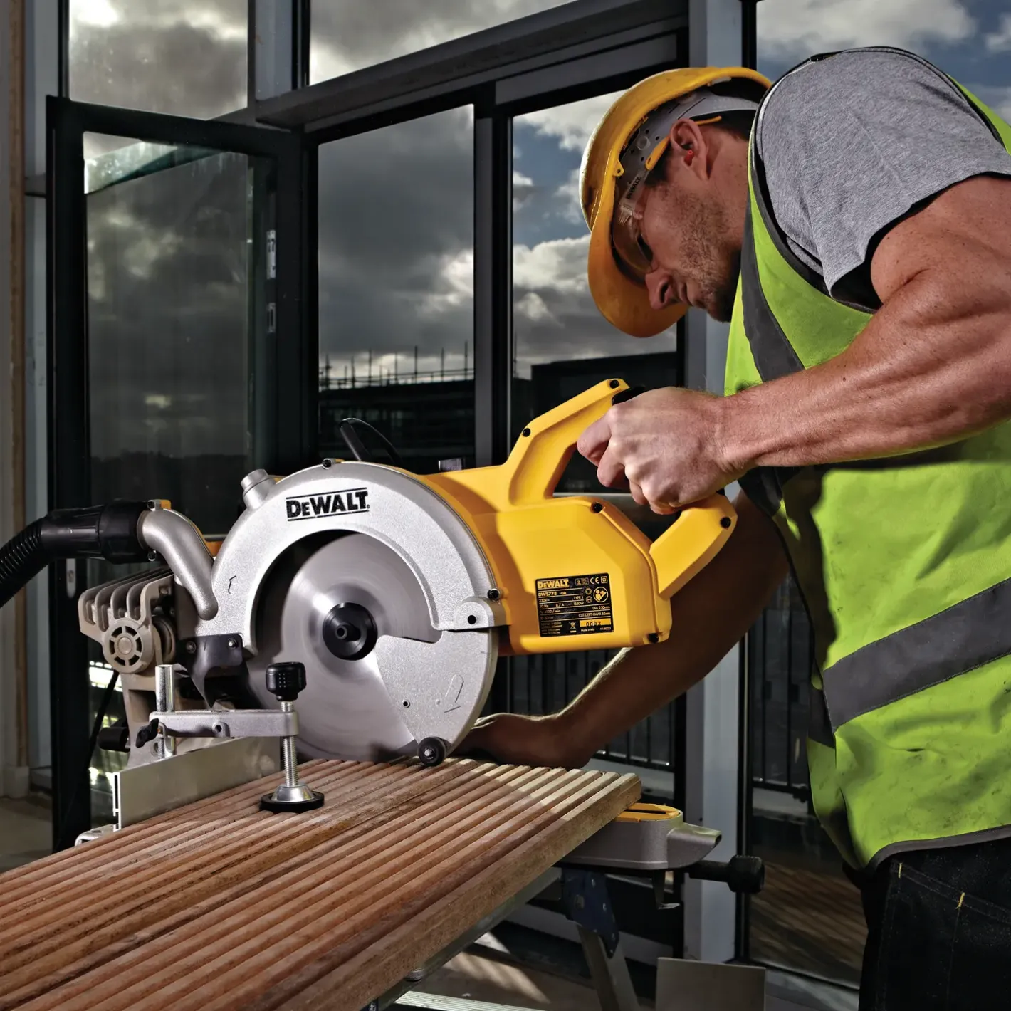 DeWALT DWS778 kap-/geringssav 1850 W Ø250 mm* Kap-/Geringssave