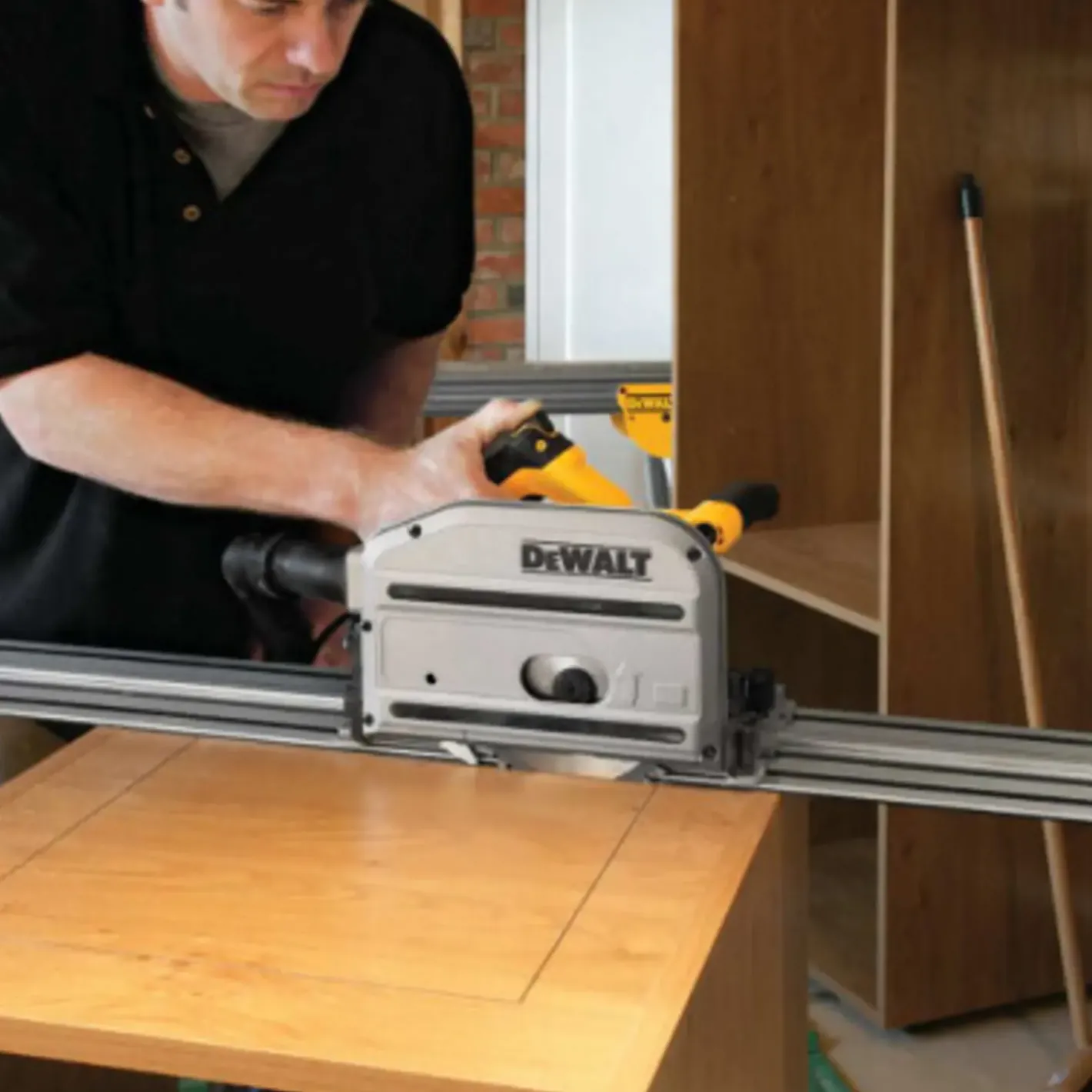DeWALT DWS520KTR 55 mm dyksav med 2 styreskinner* Dyksave