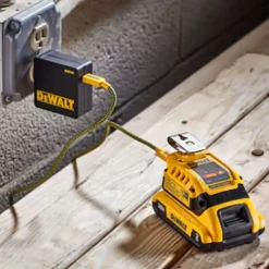 DeWALT 18V XR USB Oplader* Elværktøjssæt|Batterier Og Opladere