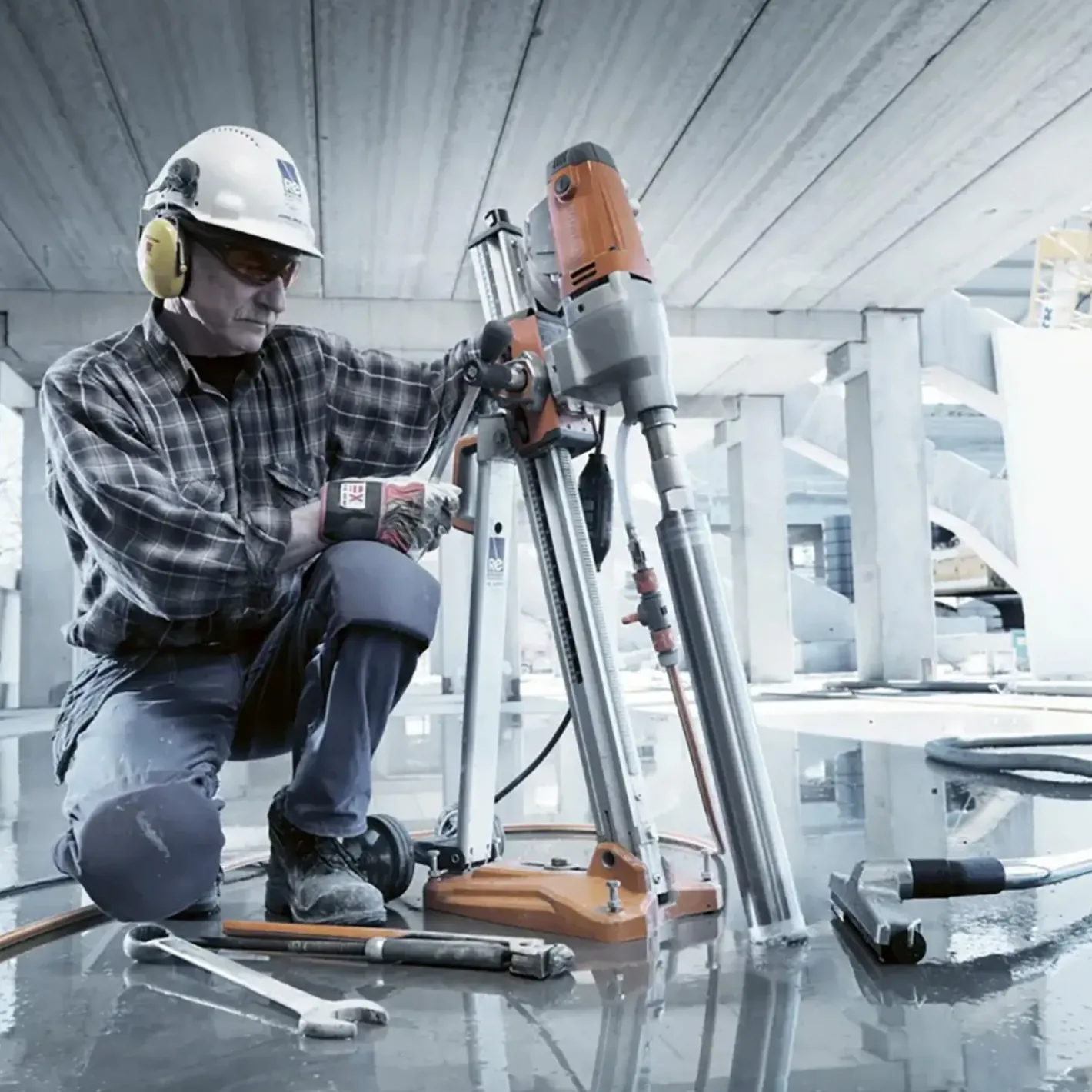 Husqvarna kerneboremaskine m/stativ DMS 240* Bore- Og Skruemaskiner