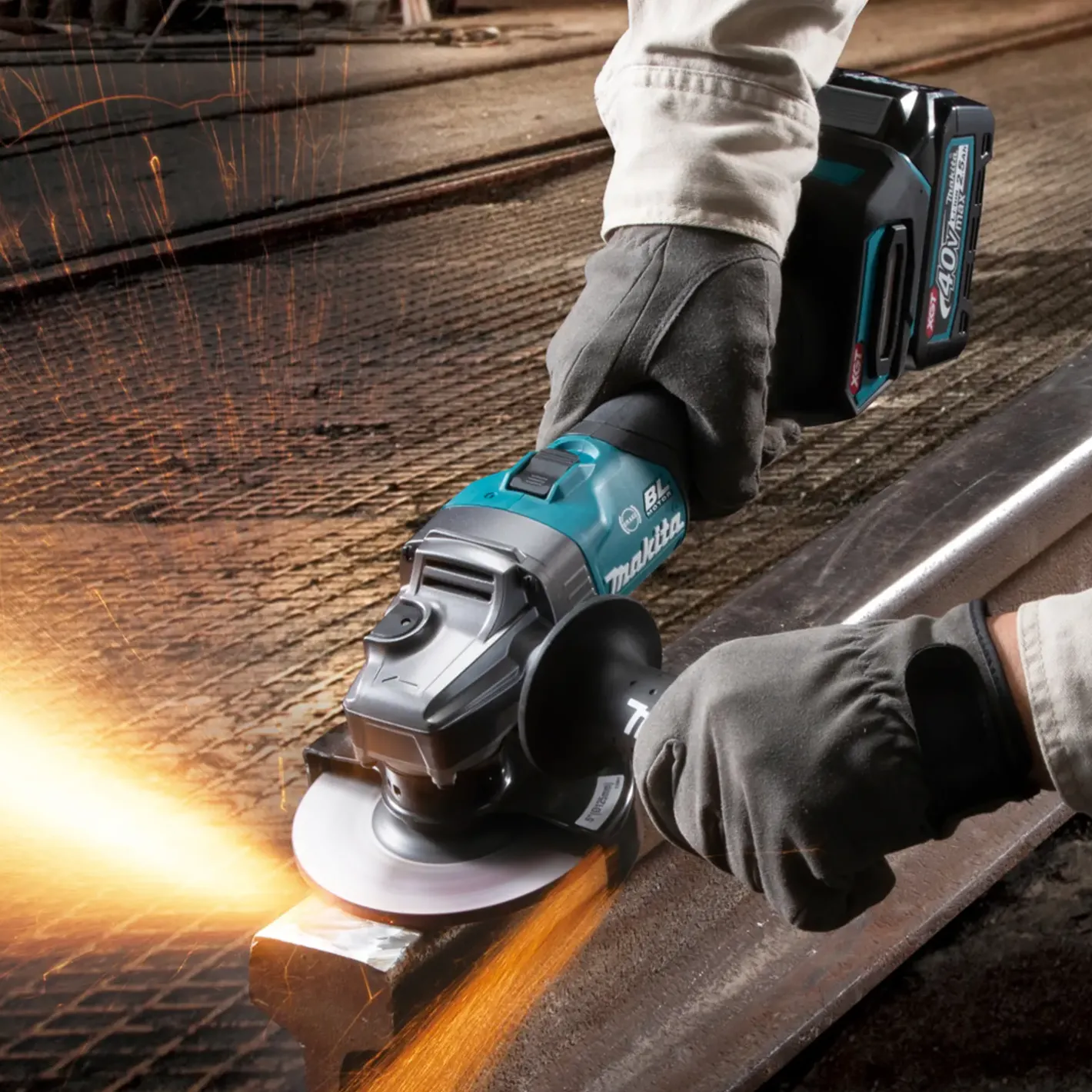 Makita GA005GM201 XGT 40V vinkelsliber 4.0 Ah batteri og lader* Vinkelslibere