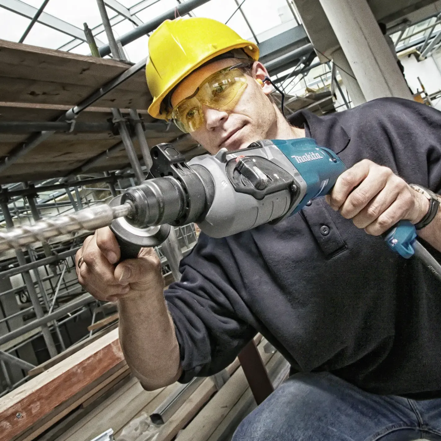 Makita HR2470 bore/mejselhammer SDS-Plus 2,6J 780 Watt* Borehamre