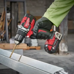 Milwaukee M18 CBLDD-202C 18V bore-/skruemaskine 2x2.0 Ah inkl. kuffert* Bore- Og Skruemaskiner