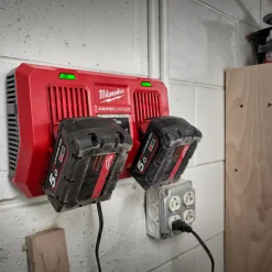 Milwaukee M18 DFC dobbelt-hurtigoplader* Batterier Og Opladere