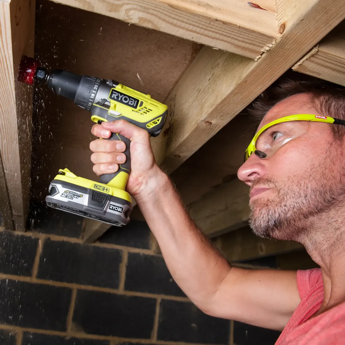 Ryobi R18DD3-252T akku bore-/skruemaskine 1x2,0+1x5,0 Ah 18V ONE+ inkl. 17 dele tilbehør* Bore- Og Skruemaskiner